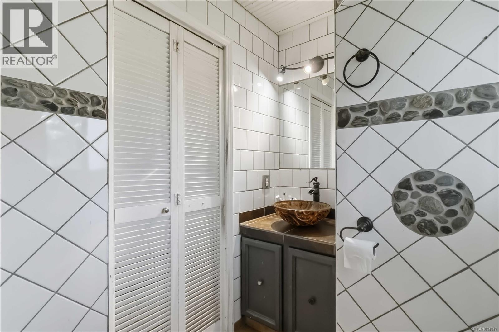 #3 2670 Sooke River Rd - 23