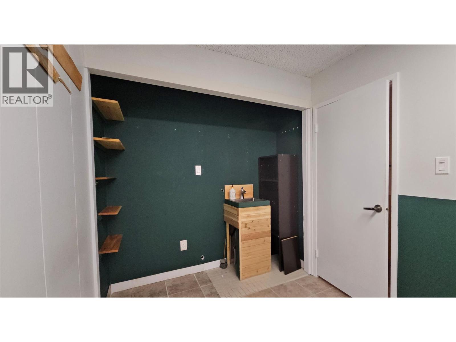 B 545 Lawrence Avenue, Kelowna