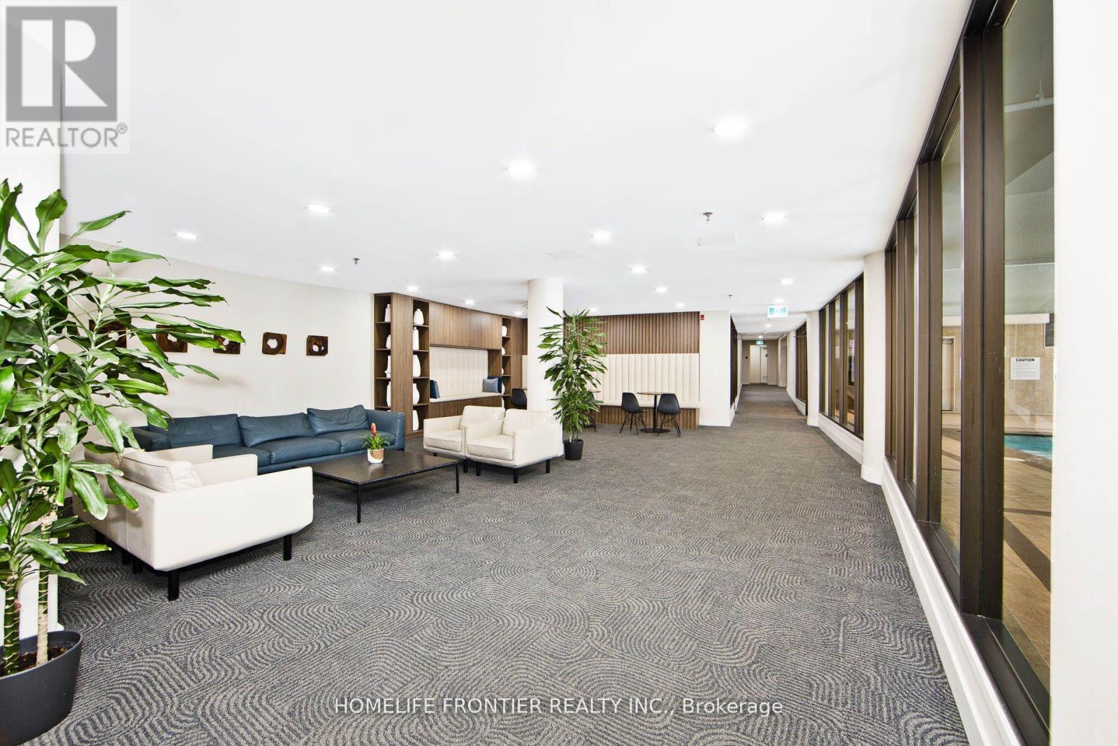 #440 22 SOUTHPORT STREET - 21