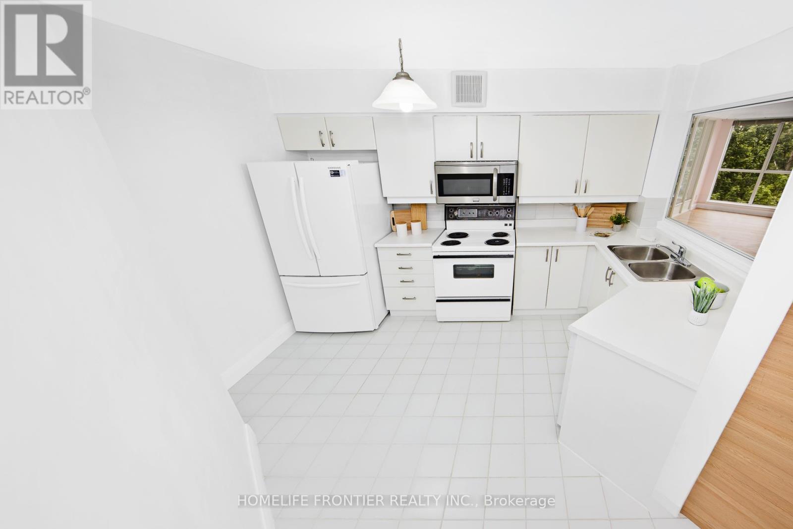 #440 22 SOUTHPORT STREET - 9