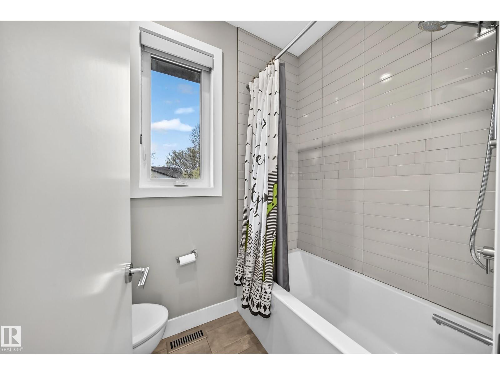 9235 148 ST NW - 45