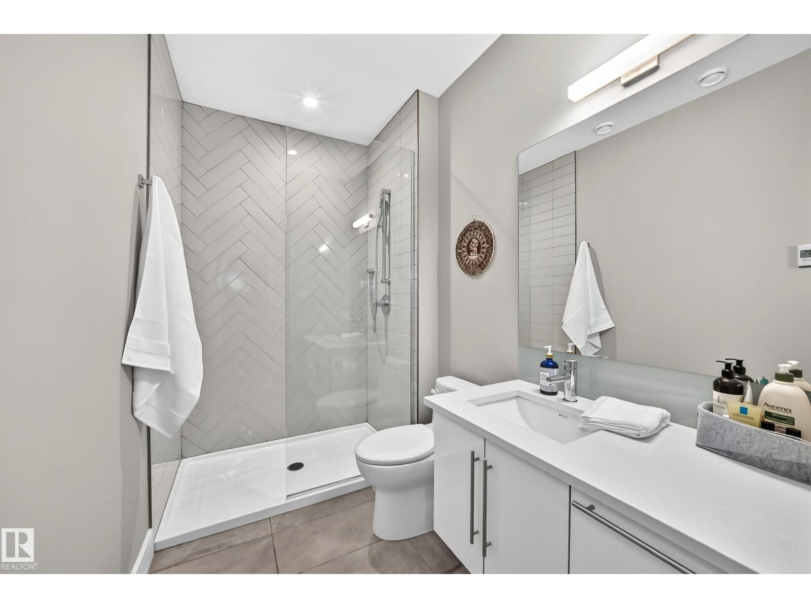 9235 148 ST NW - 60