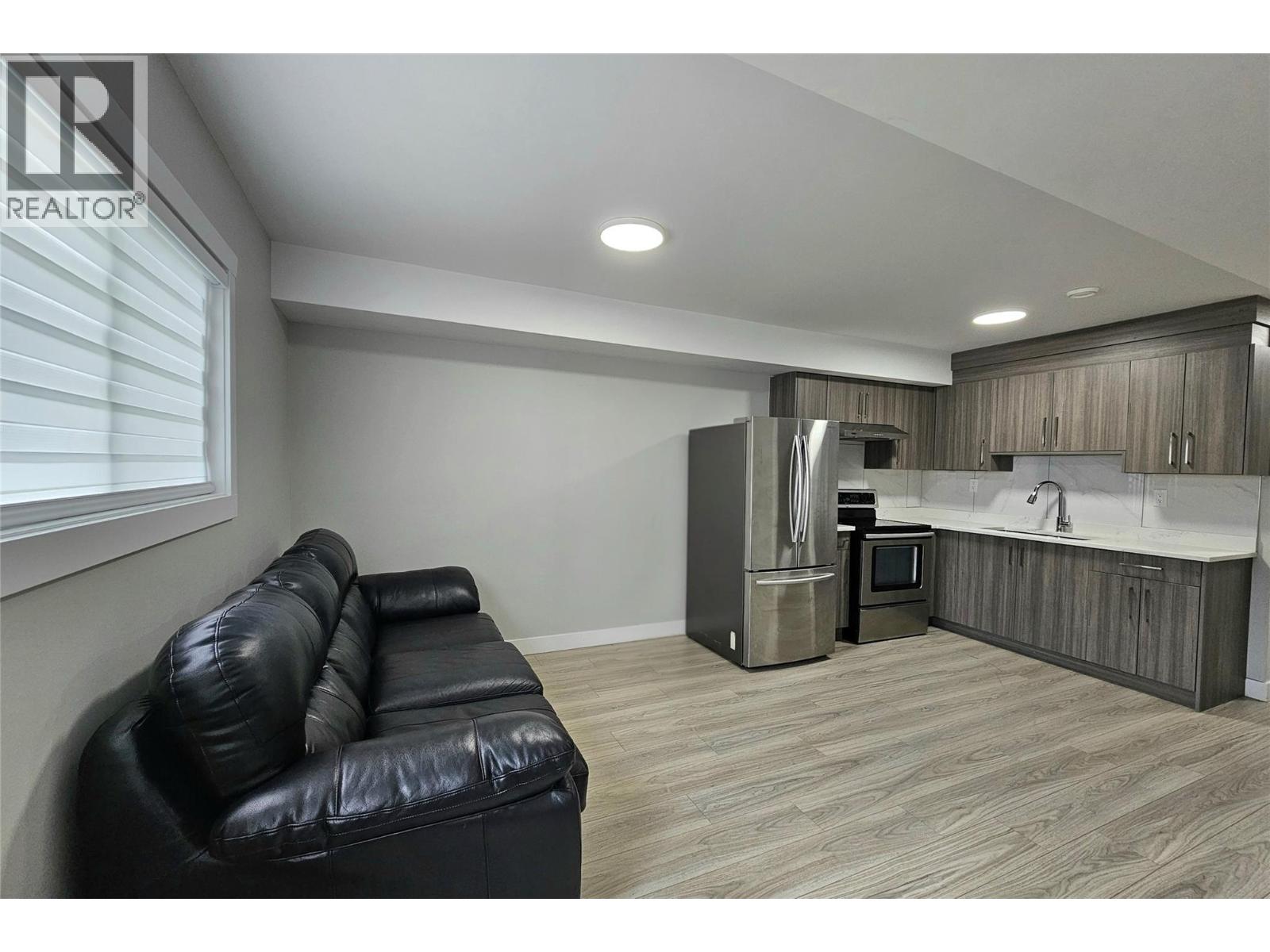 1635-1637 Findlay Road - 17