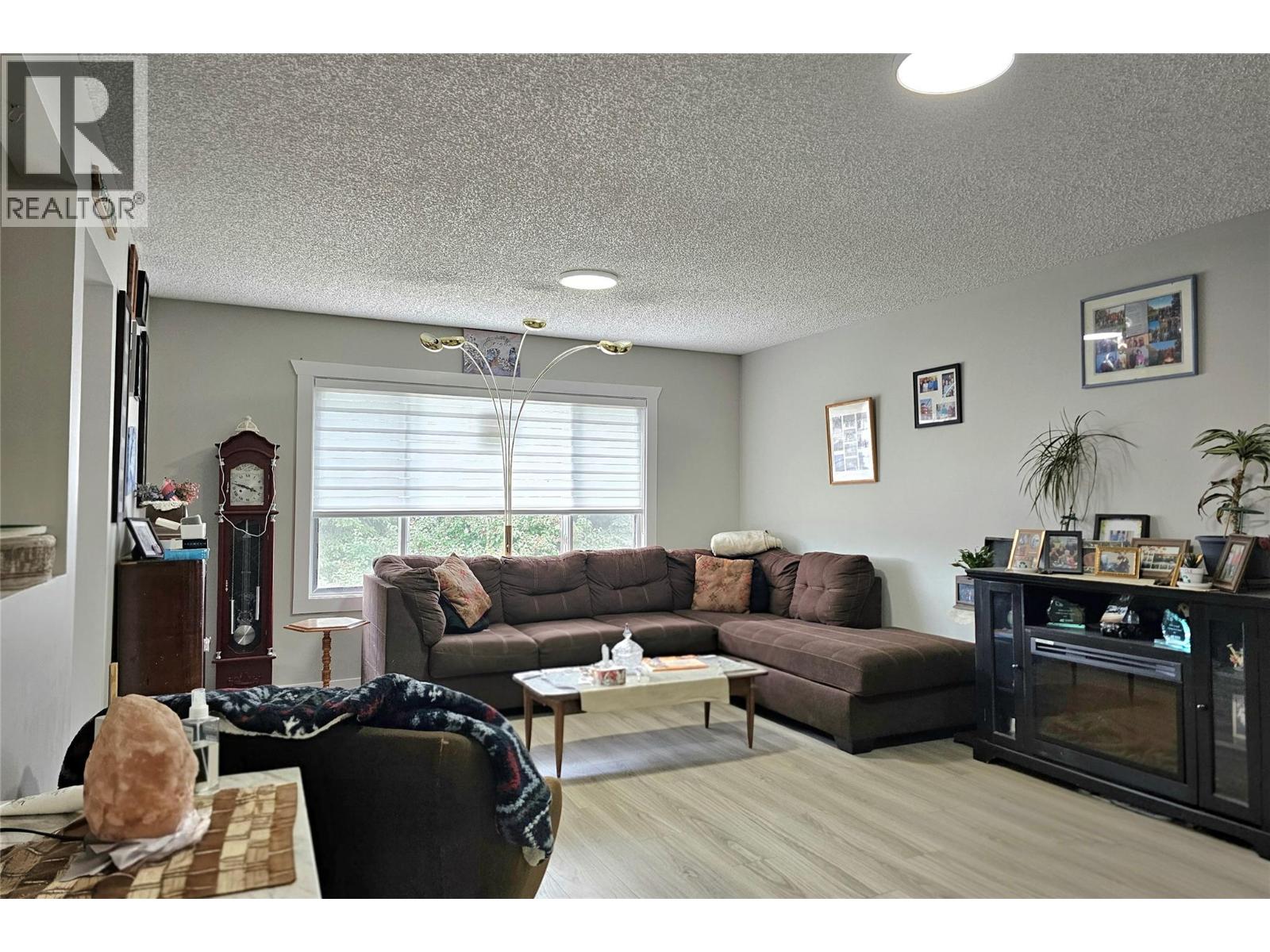 1635-1637 Findlay Road - 27