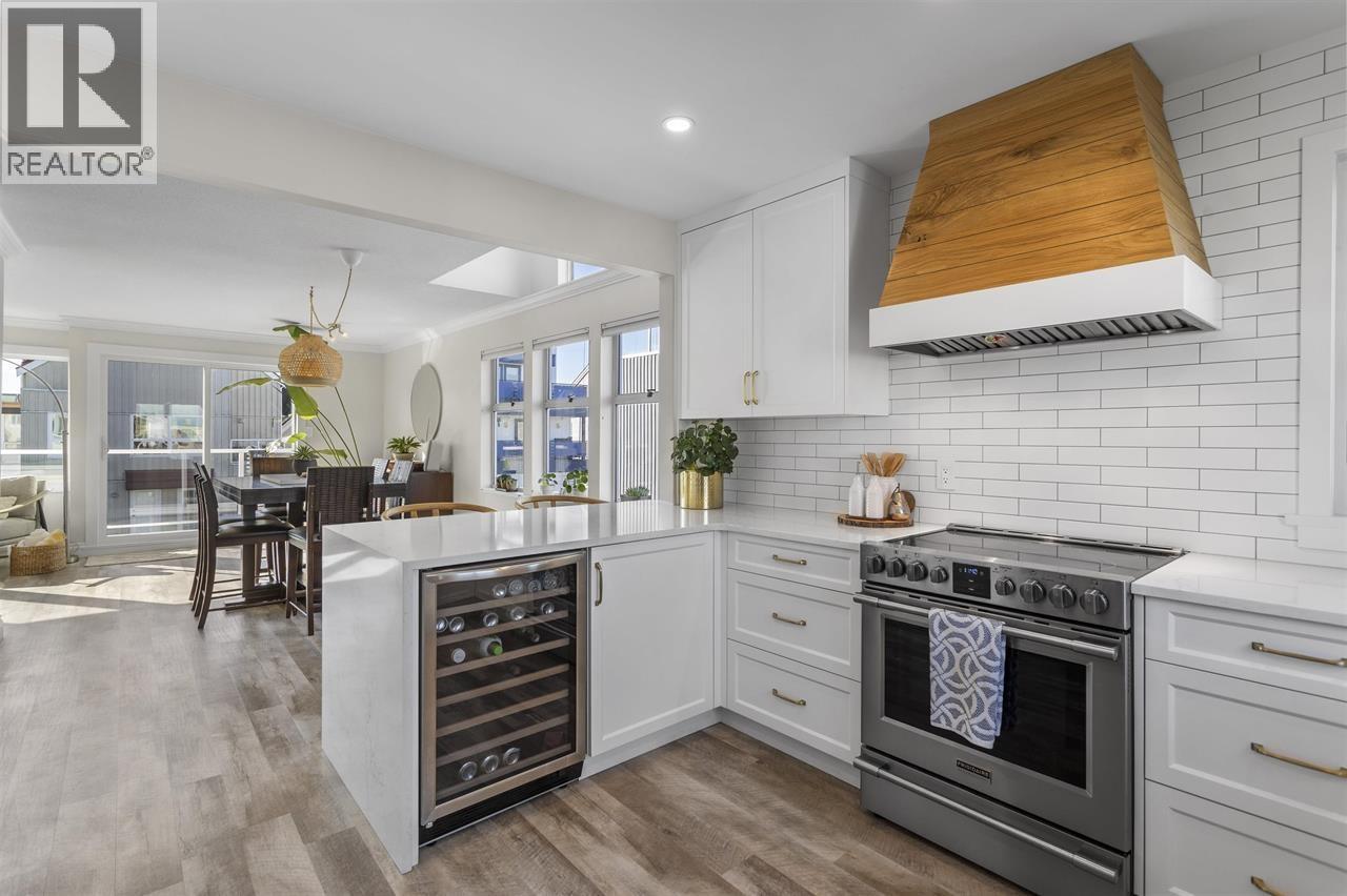 10 3459 RIVER ROAD, Delta