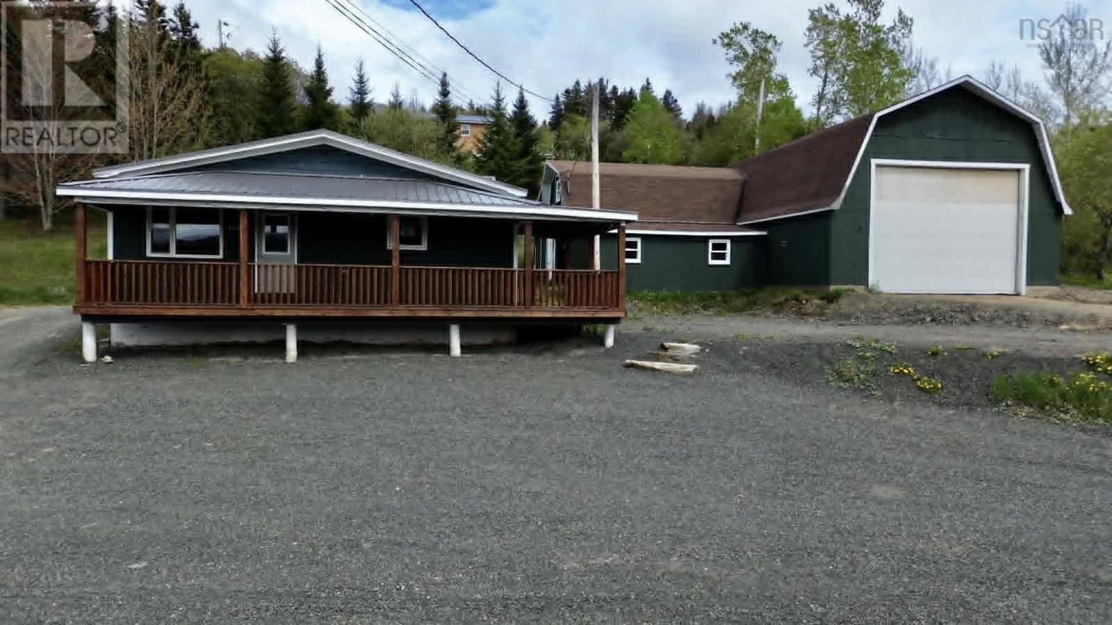 1011 East Margaree Road - 1
