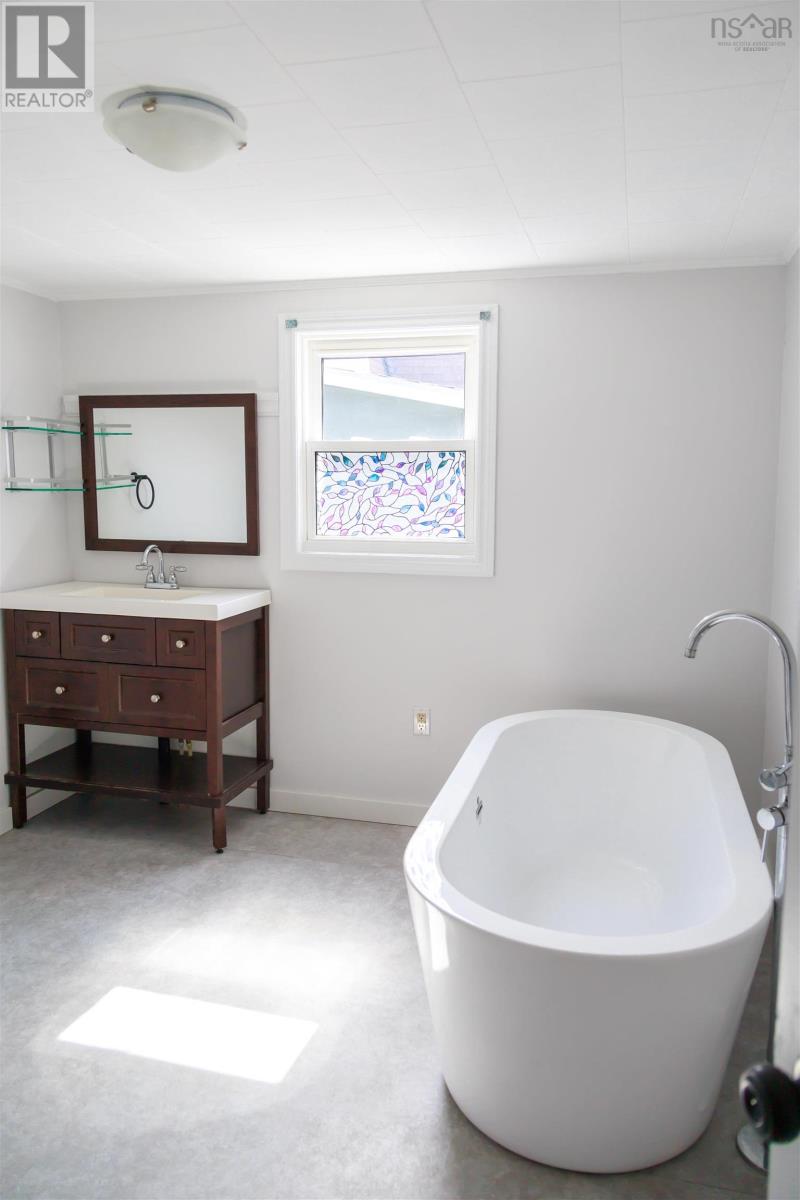 1011 East Margaree Road - 35