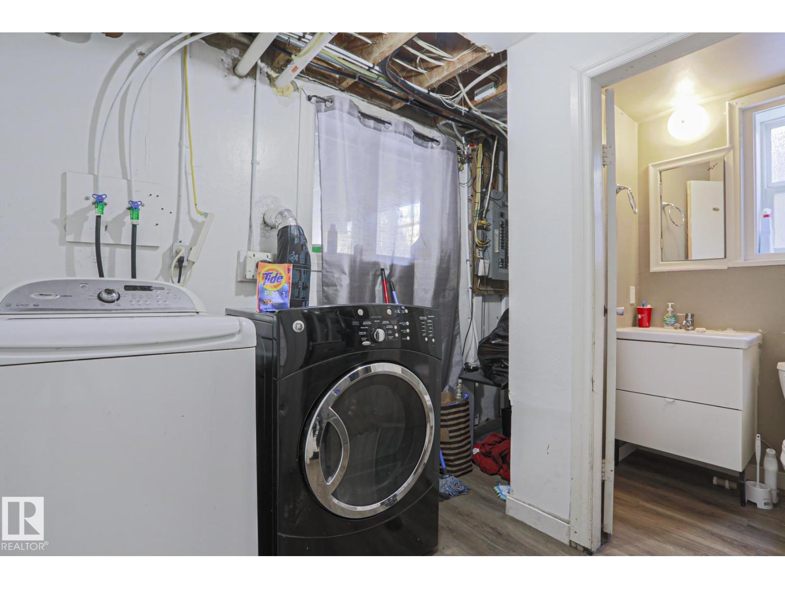 12418 93 ST NW - 9