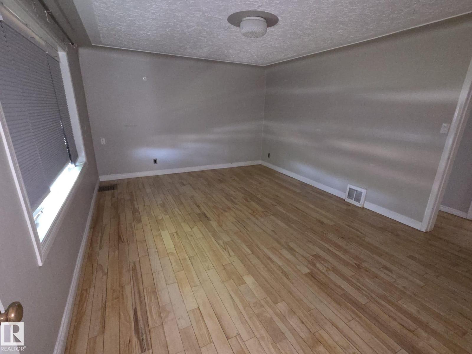 12418 93 ST NW - 11