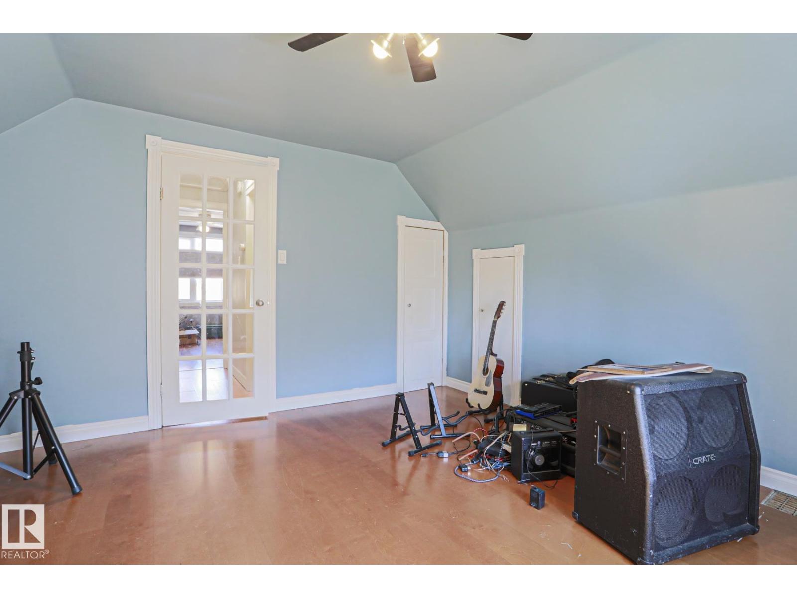 12418 93 ST NW - 15