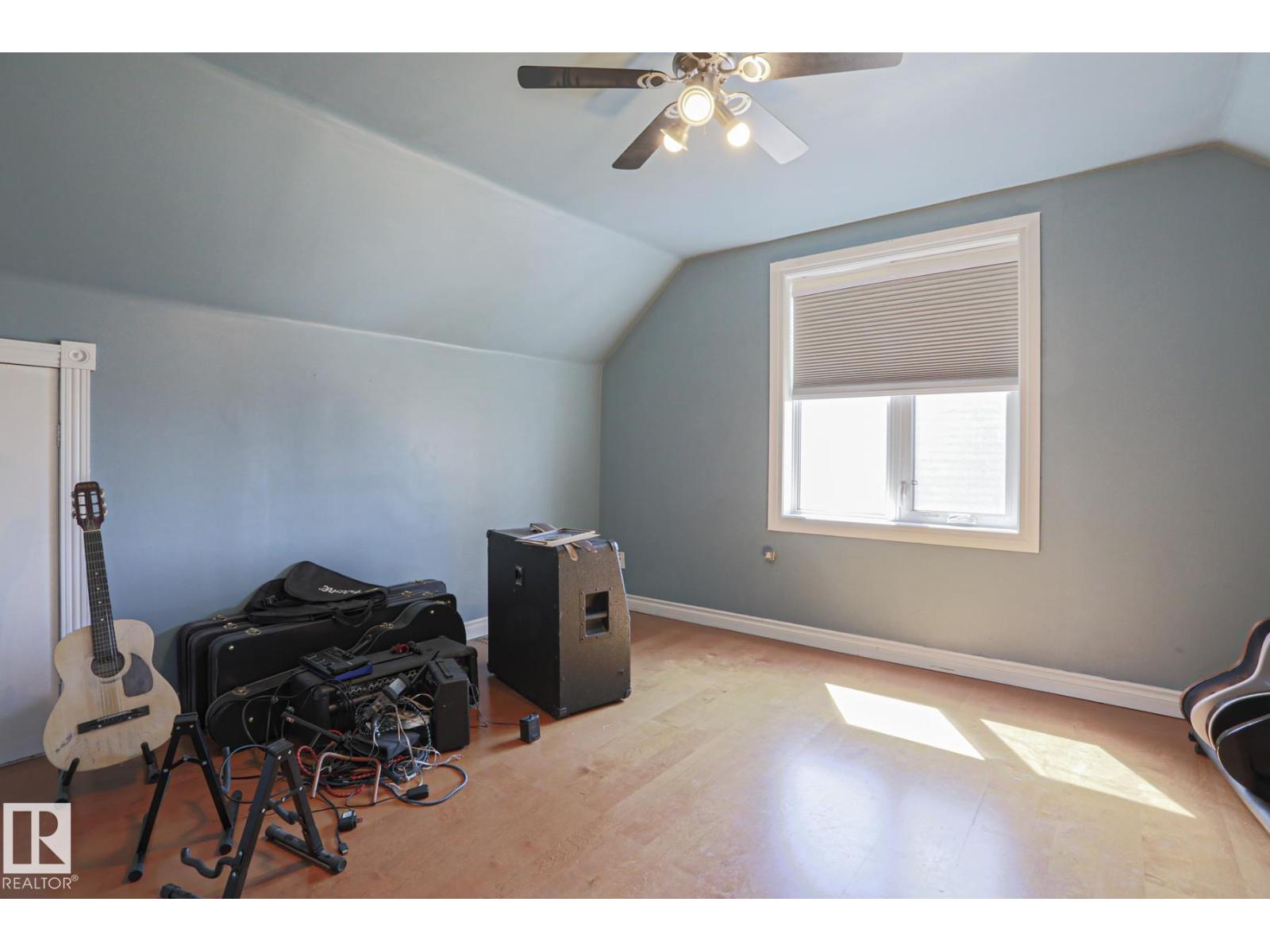 12418 93 ST NW - 16