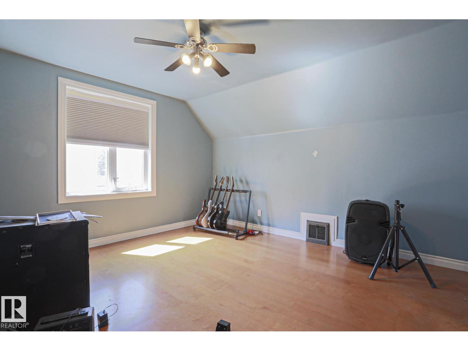 12418 93 ST NW - 18