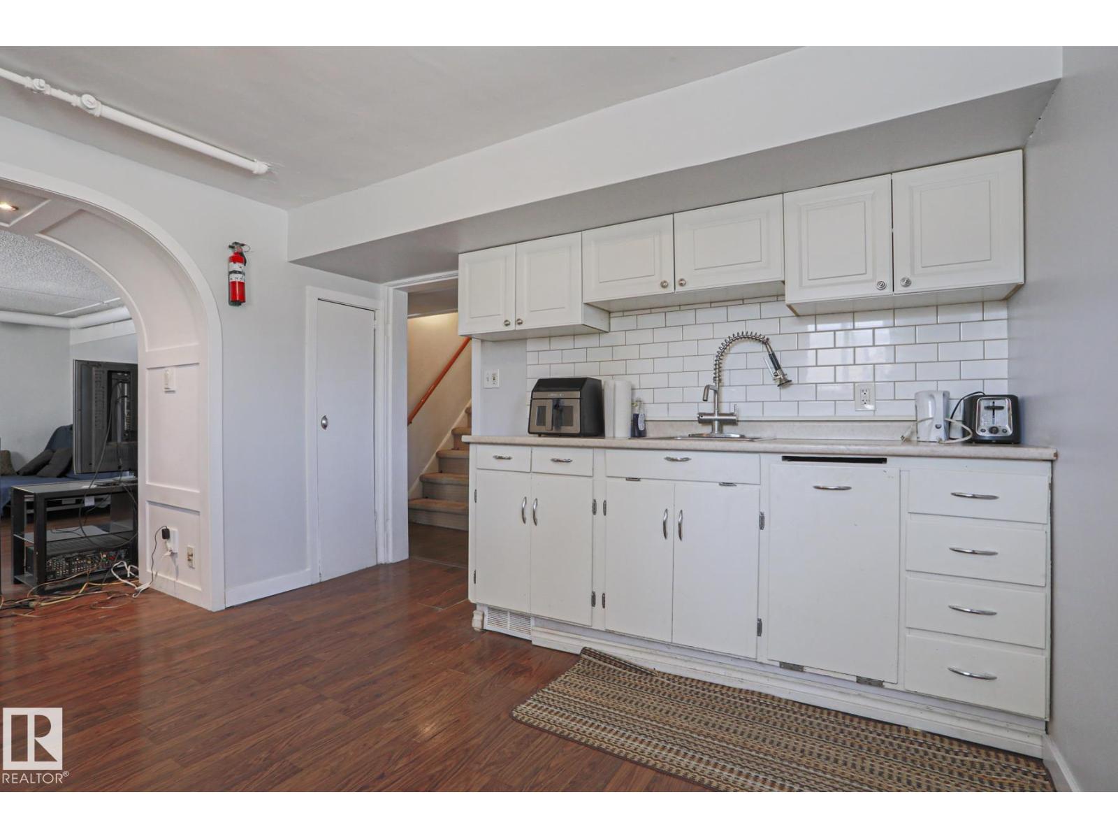 12418 93 ST NW - 21