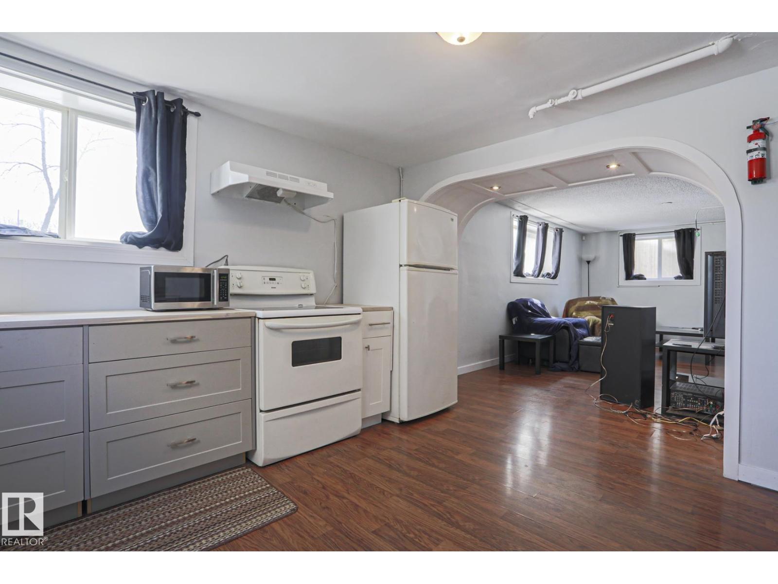 12418 93 ST NW - 24