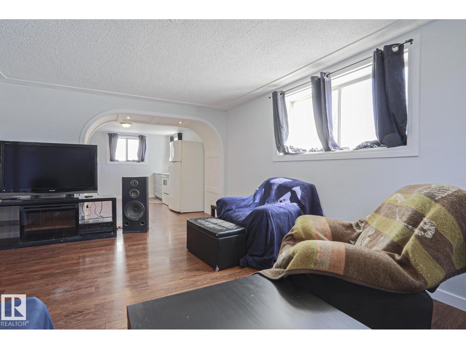 12418 93 ST NW - 28