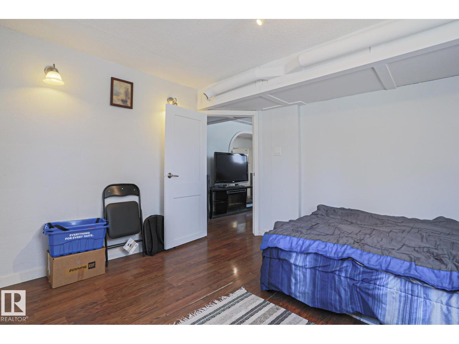 12418 93 ST NW - 29