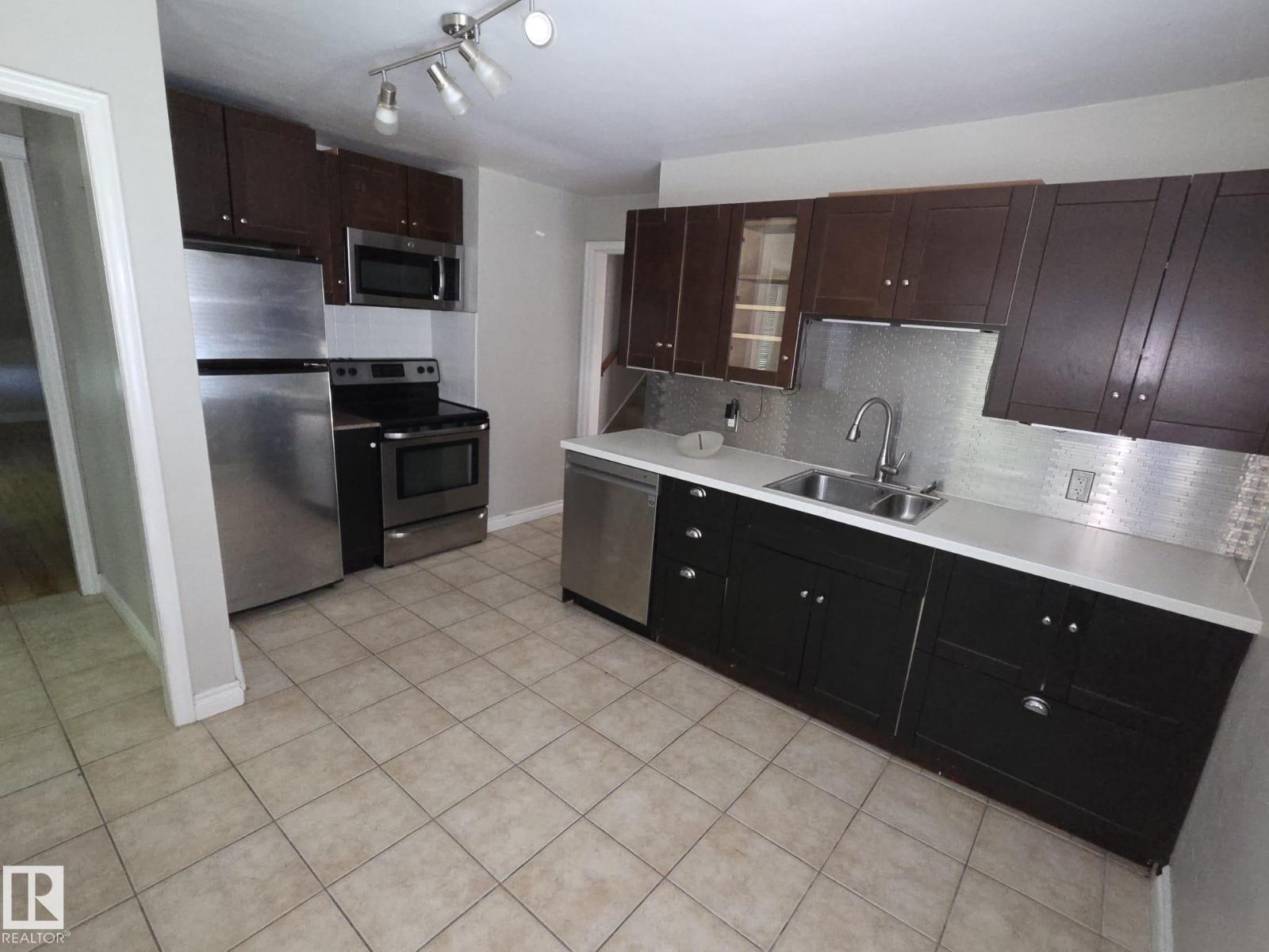 12418 93 ST NW - 4
