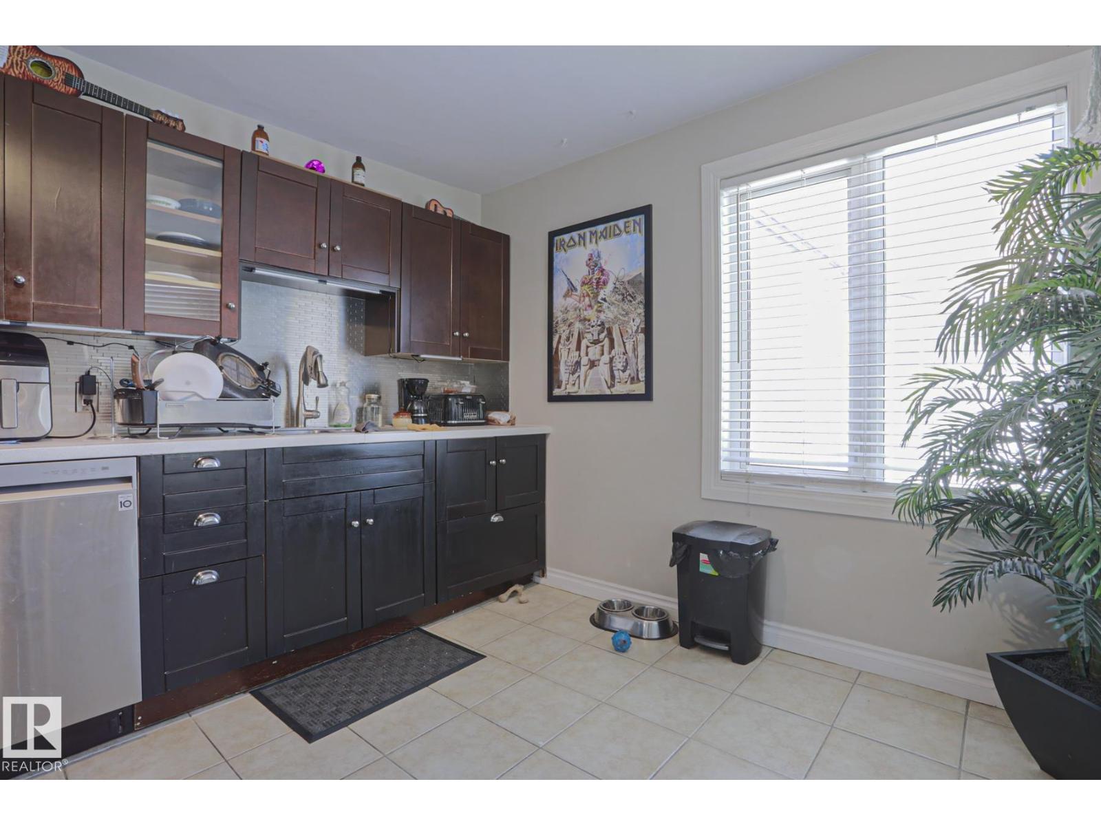 12418 93 ST NW - 5
