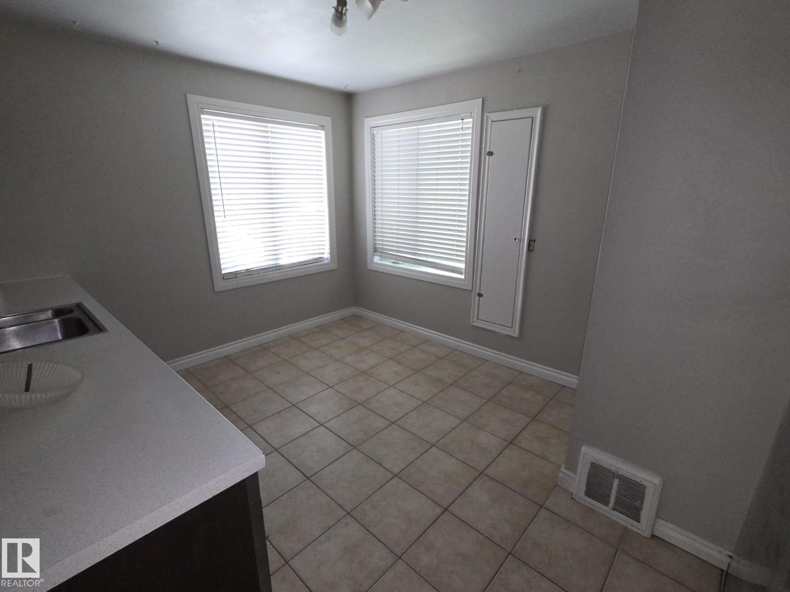 12418 93 ST NW - 7