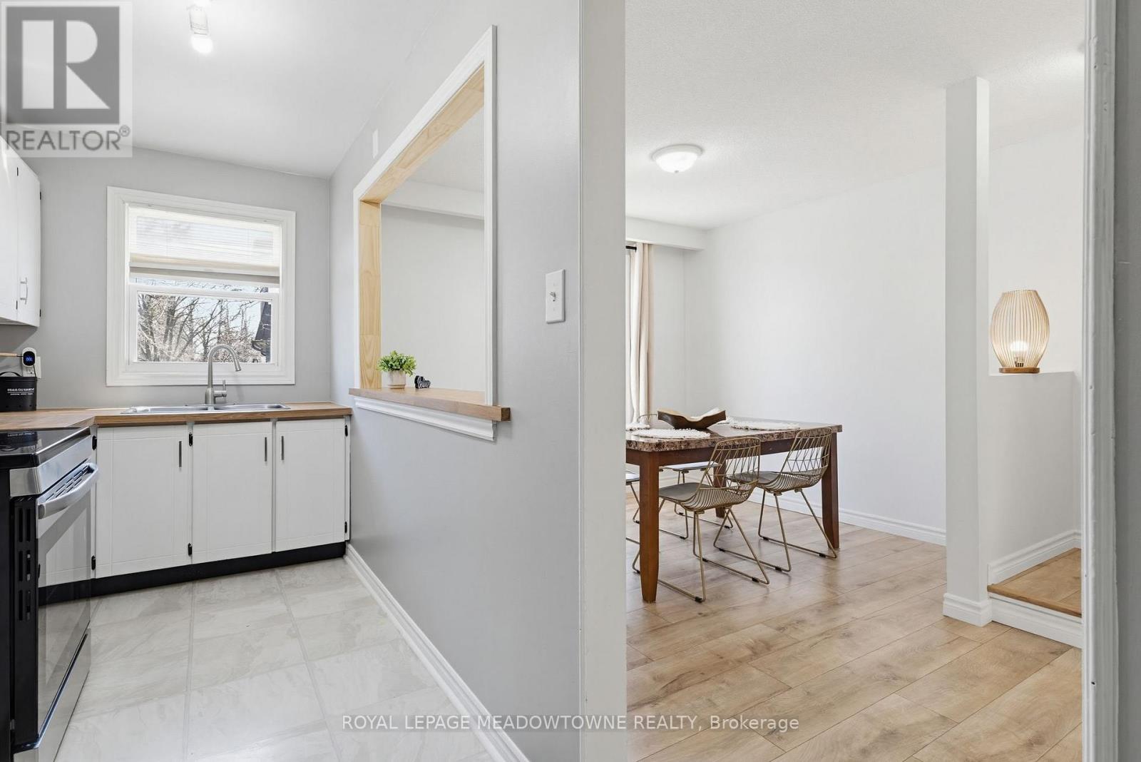 #43 235 BRONTE STREET - 13