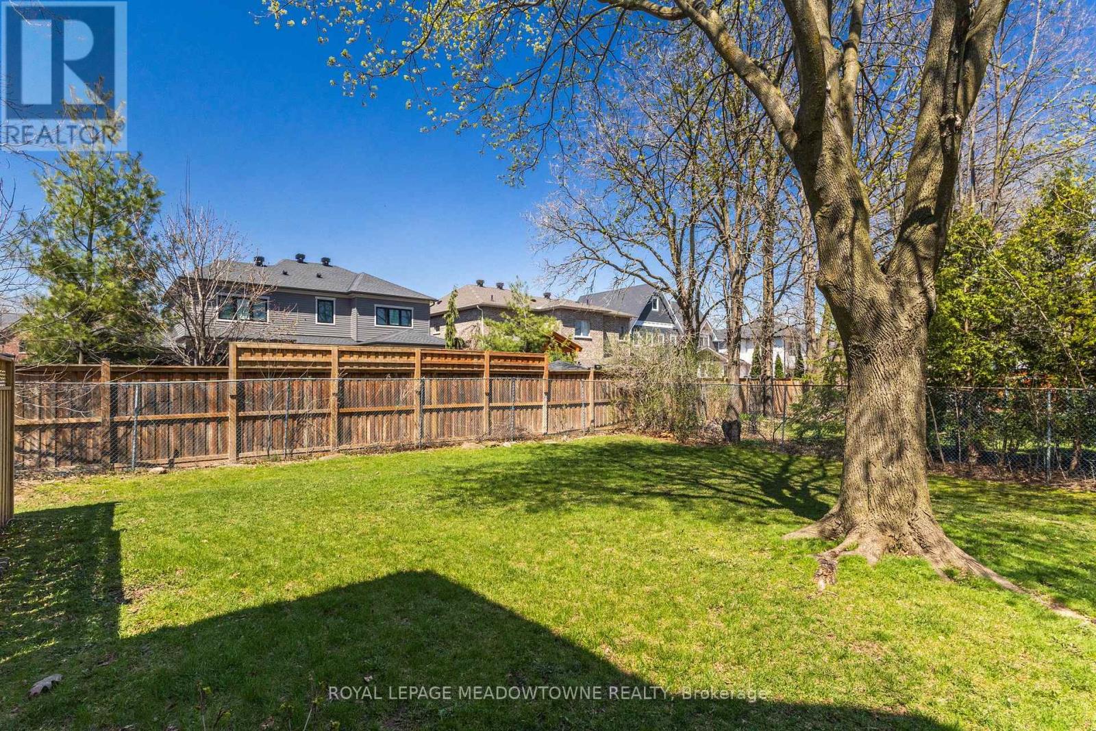 #43 235 BRONTE STREET - 33