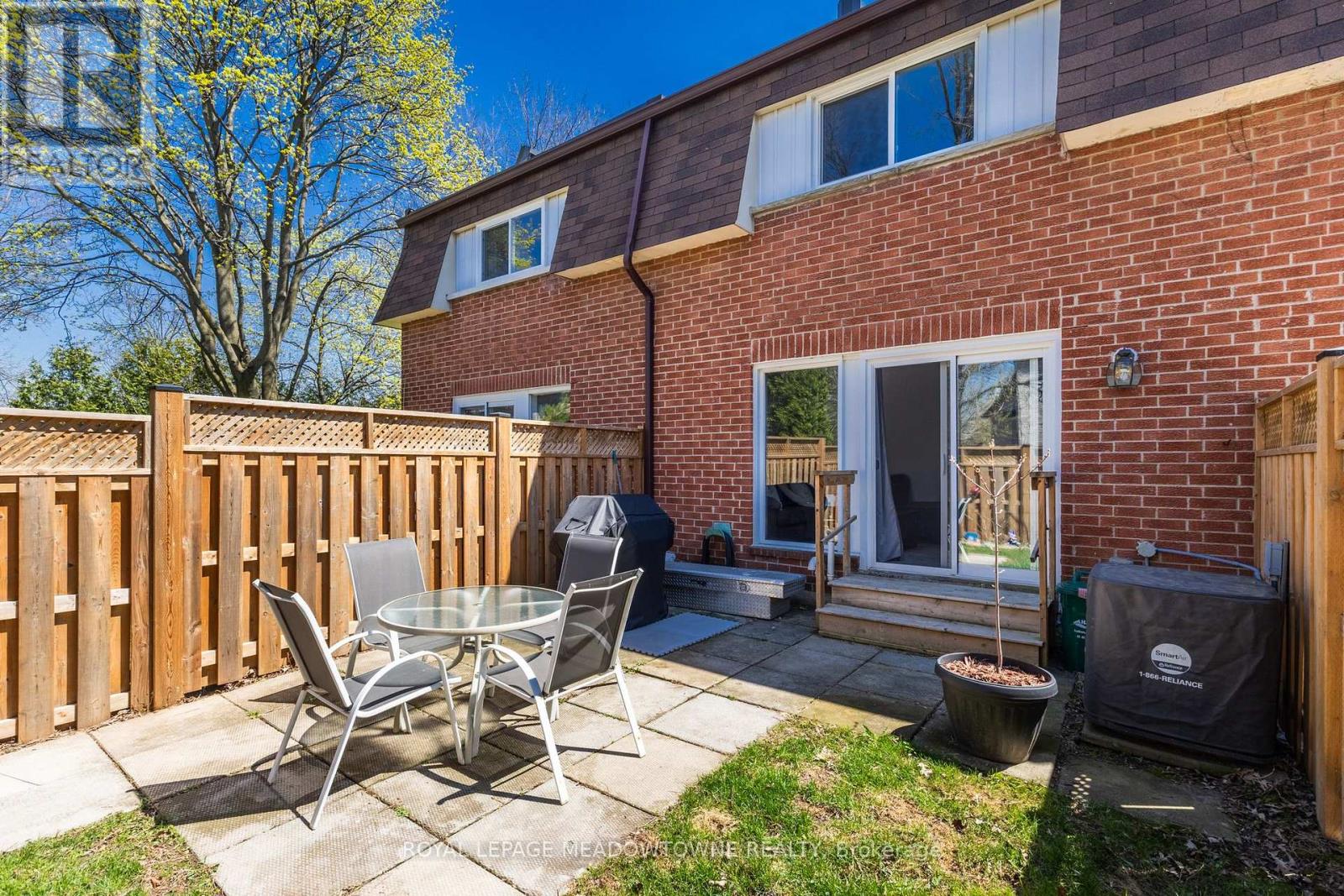 #43 235 BRONTE STREET - 28
