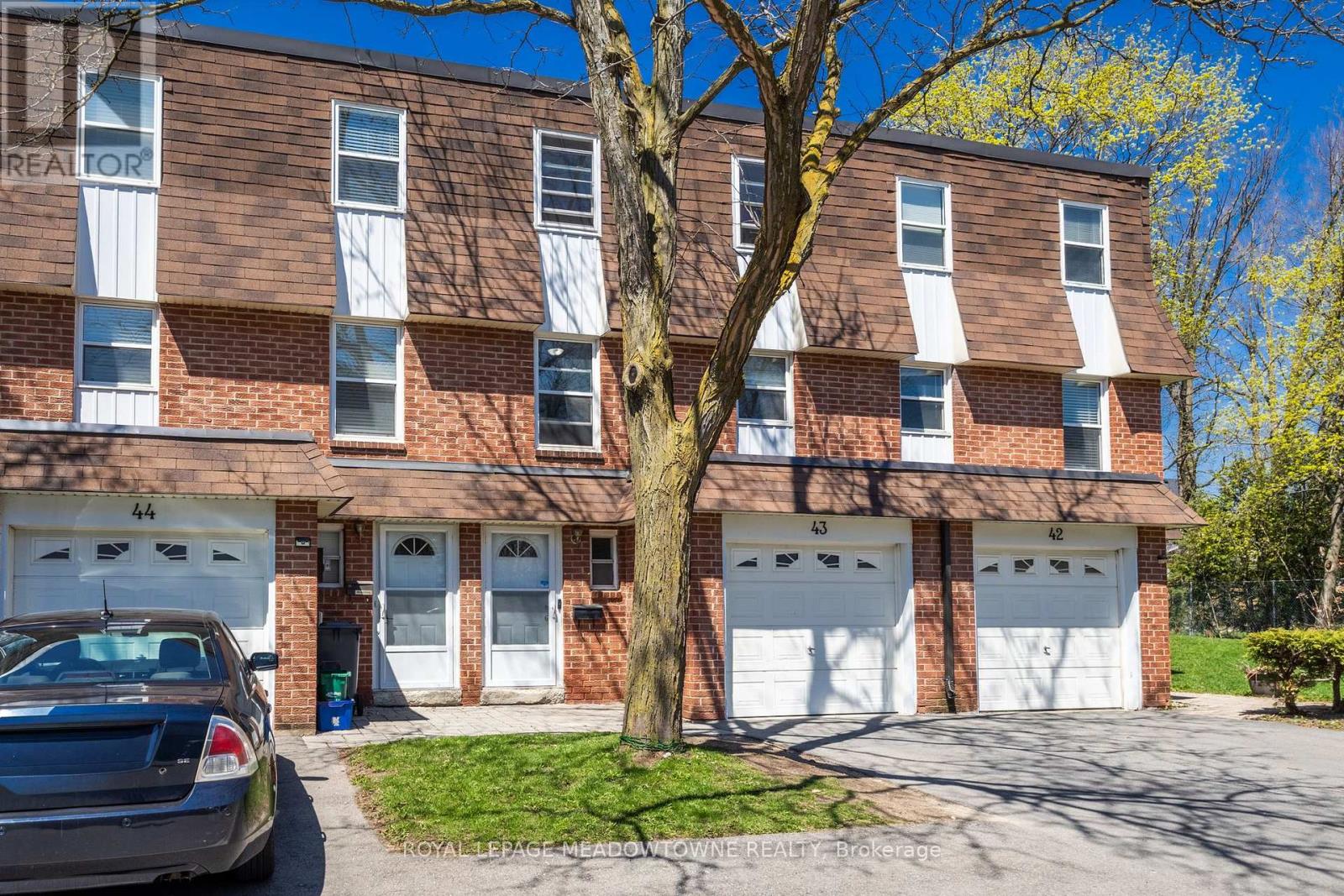 #43 235 BRONTE STREET - 3