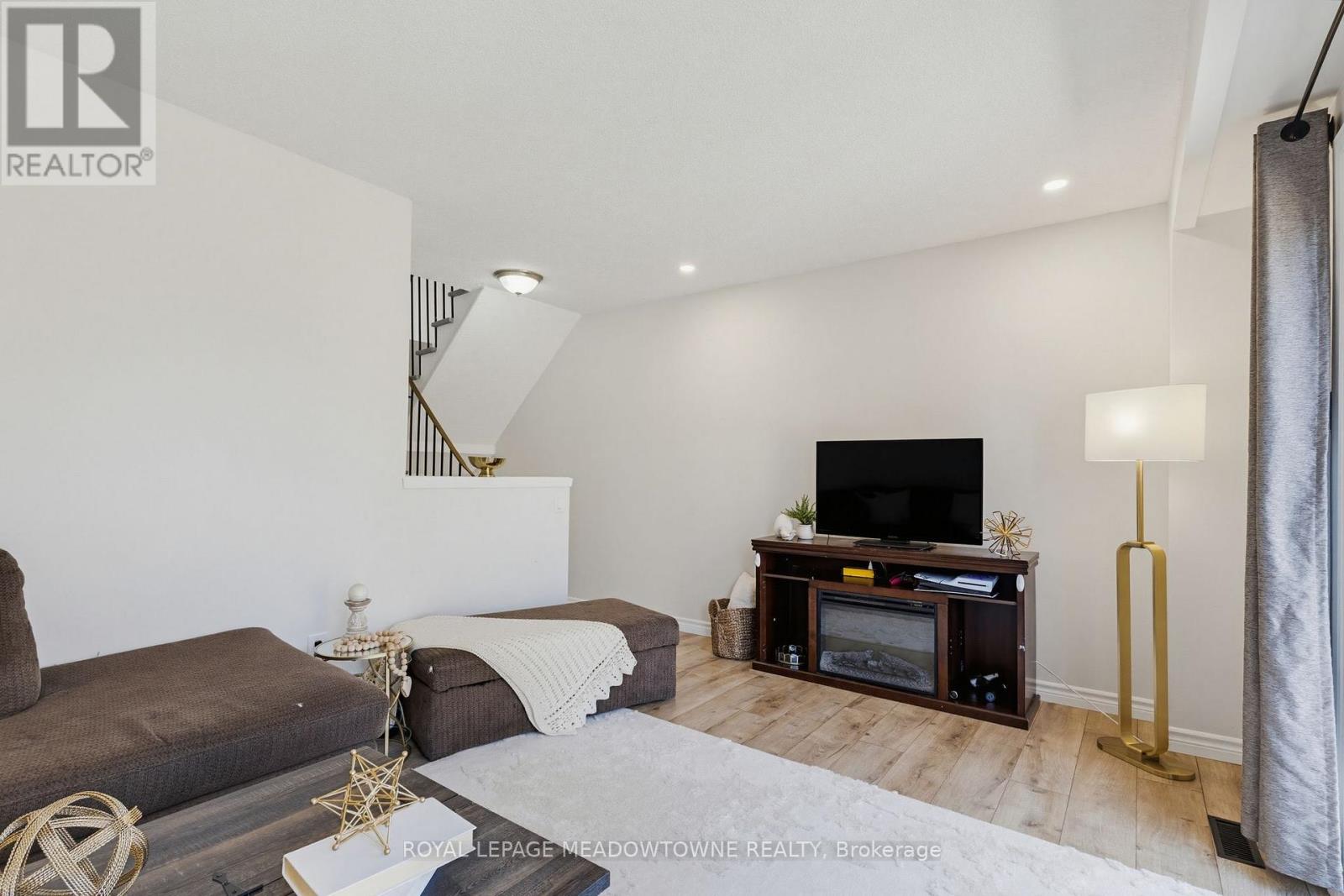 #43 235 BRONTE STREET - 9