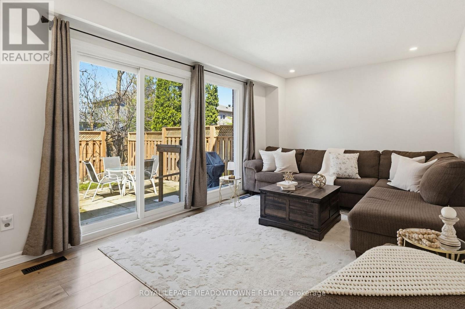 #43 235 BRONTE STREET - 7