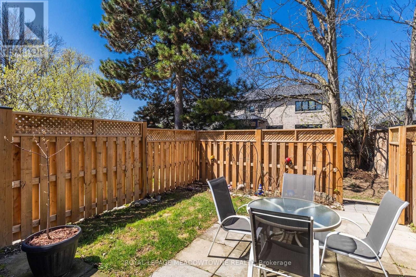 #43 235 BRONTE STREET - 27