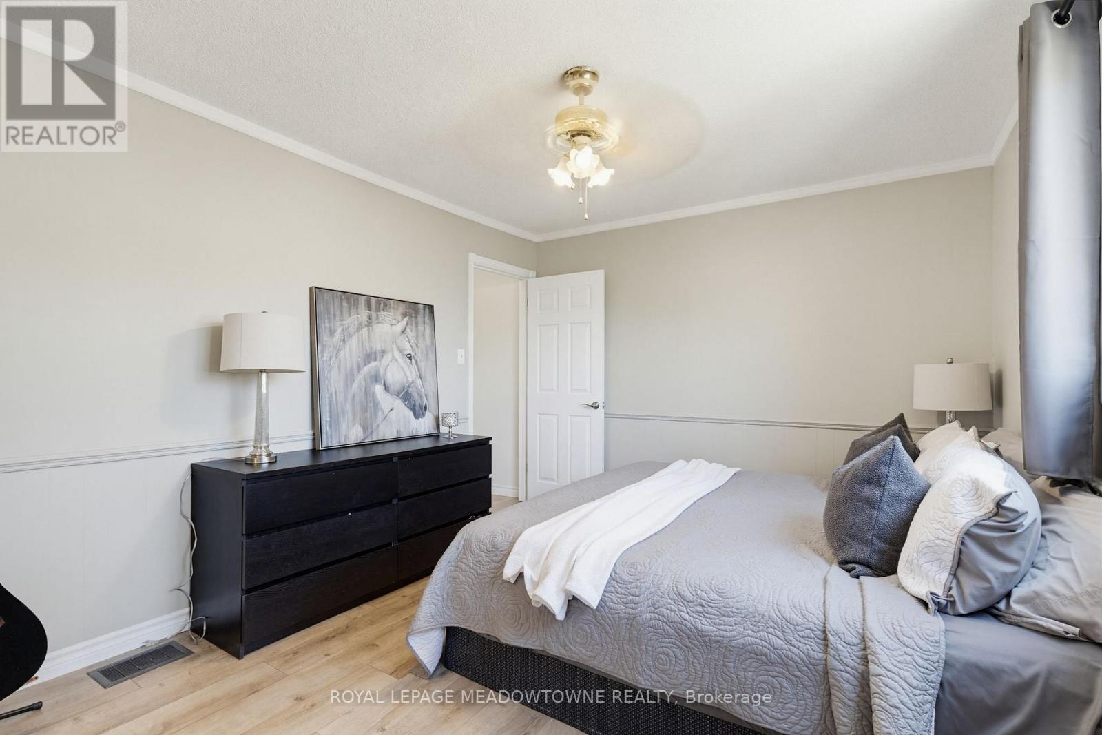 #43 235 BRONTE STREET - 18