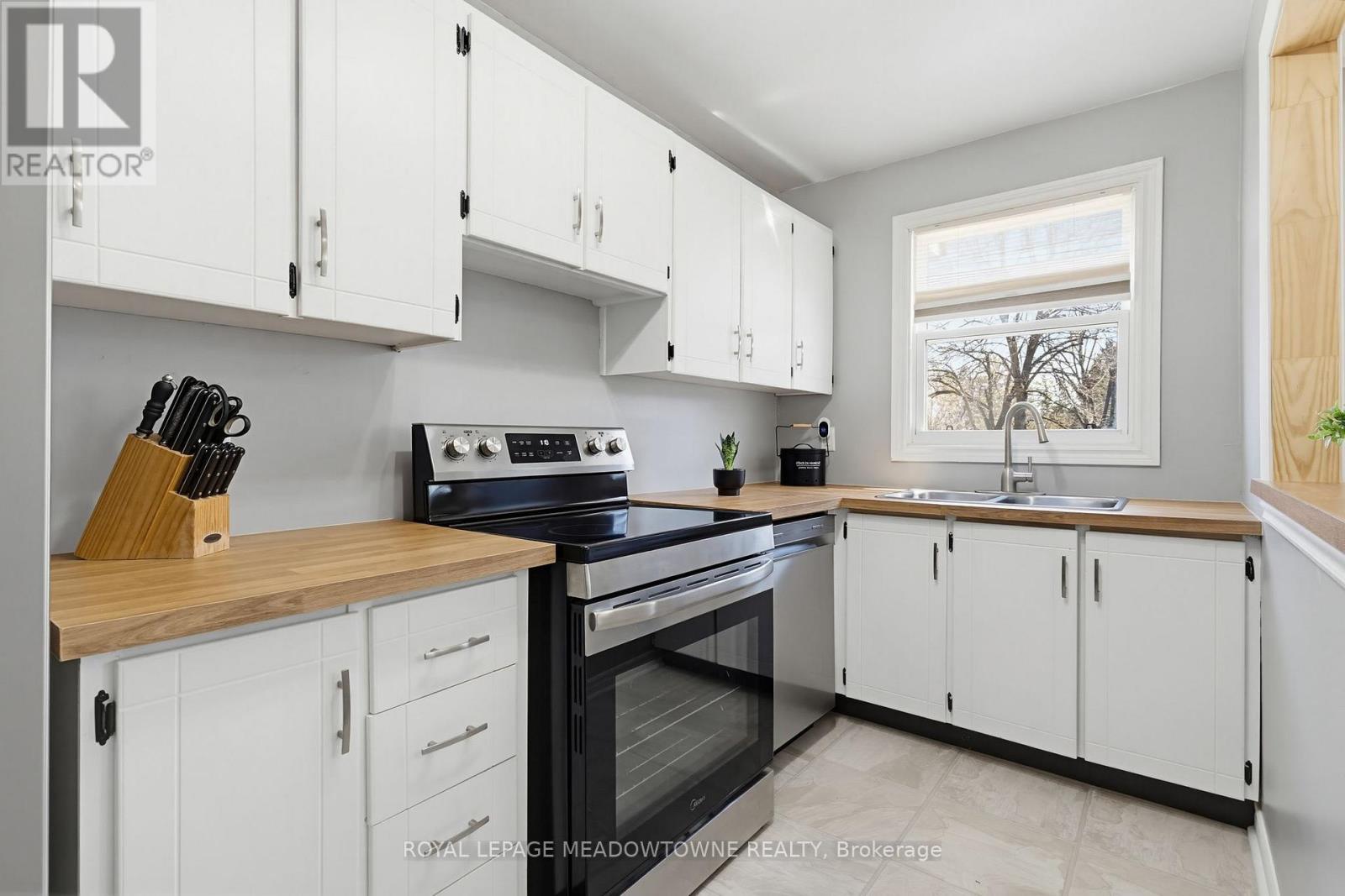 #43 235 BRONTE STREET - 12