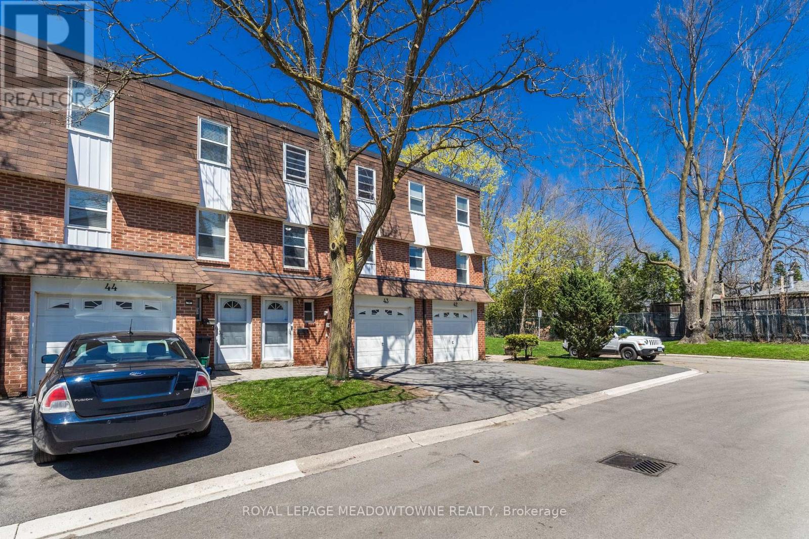 #43 235 BRONTE STREET - 2