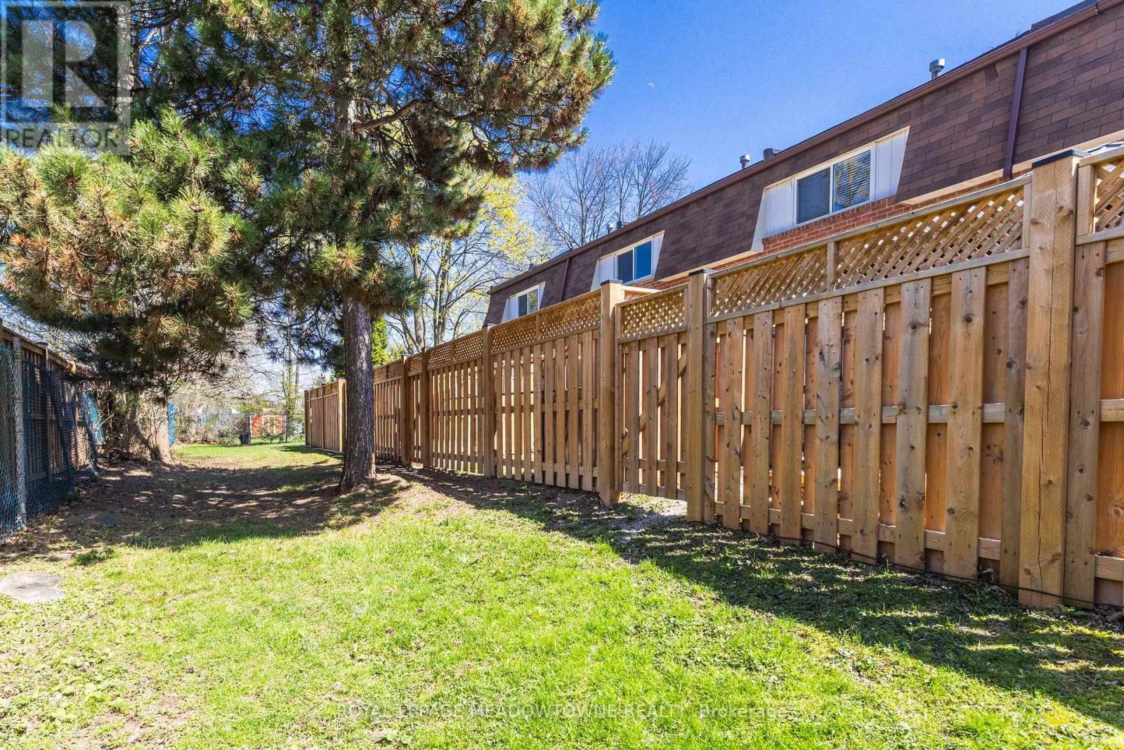 #43 235 BRONTE STREET - 30