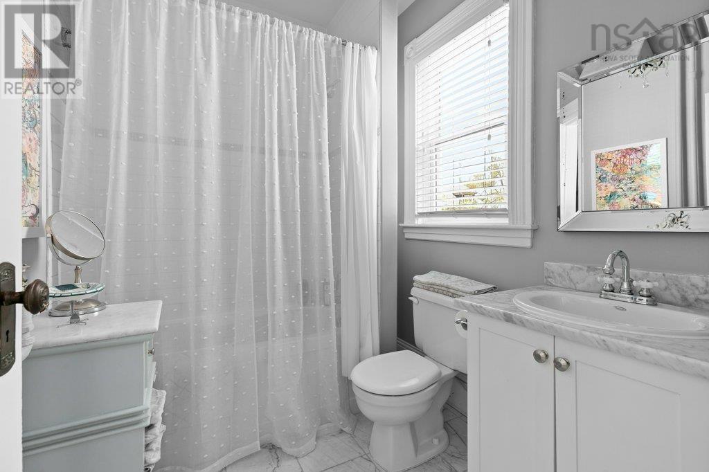 1535 Larch Street - 35