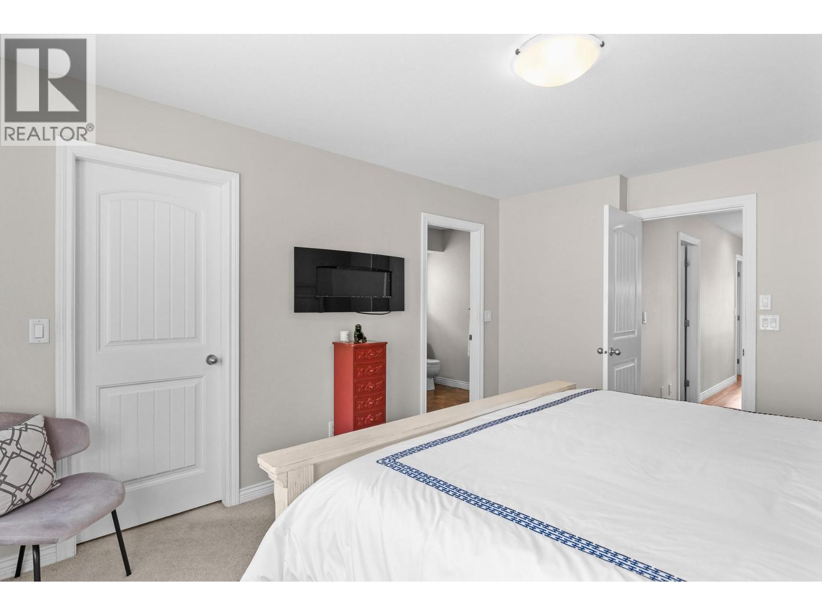  2042 Moonbeam Close, West Kelowna