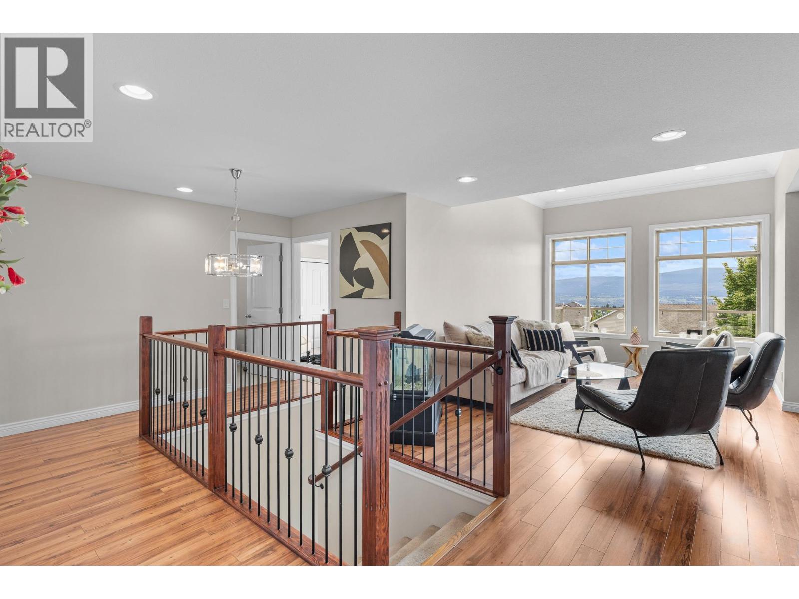  2042 Moonbeam Close, West Kelowna