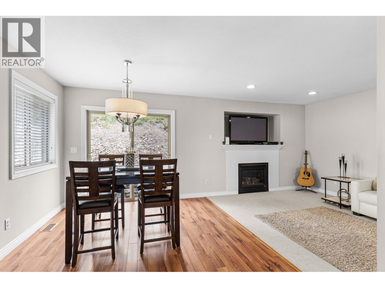  2042 Moonbeam Close, West Kelowna