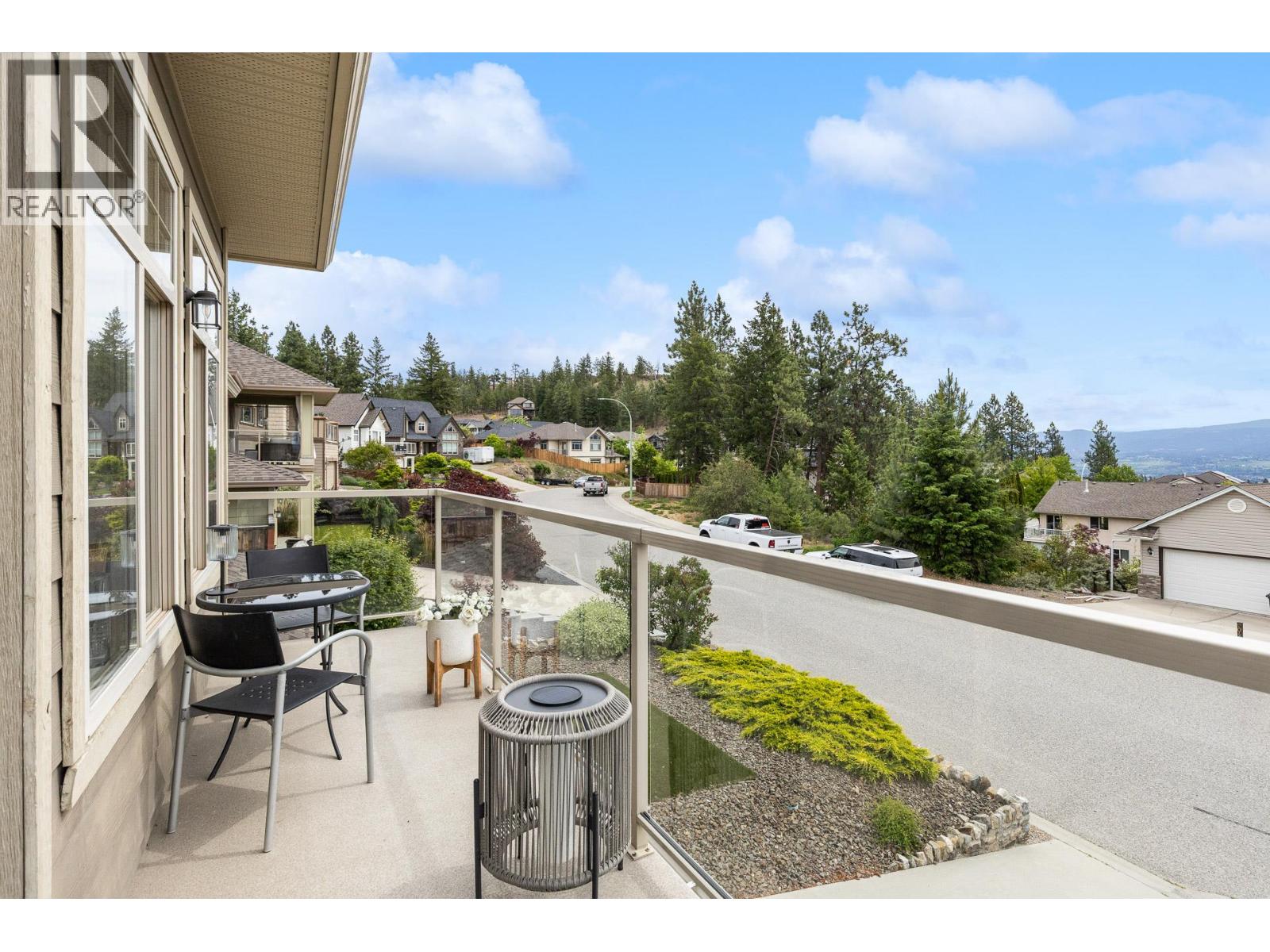  2042 Moonbeam Close, West Kelowna
