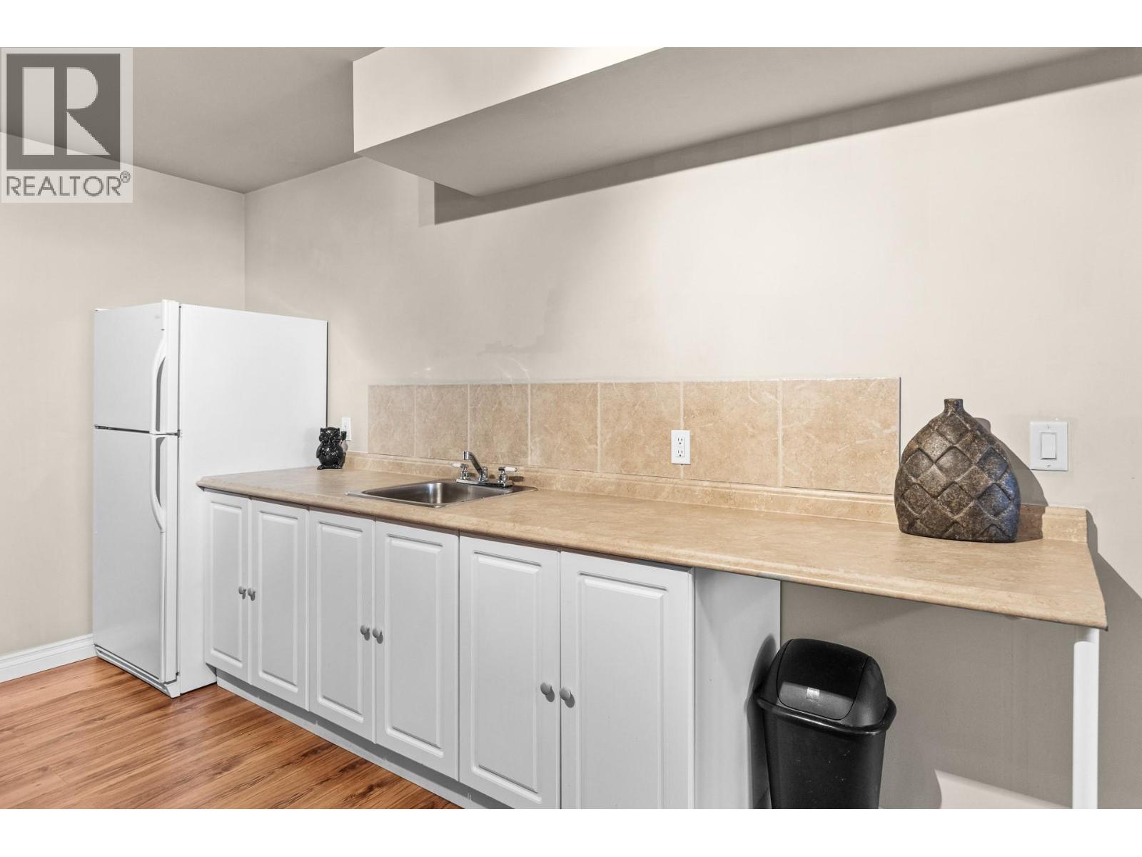 2042 Moonbeam Close, West Kelowna