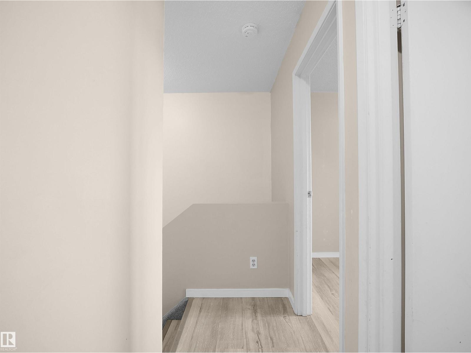 #4 14110 80 ST NW — photo 14