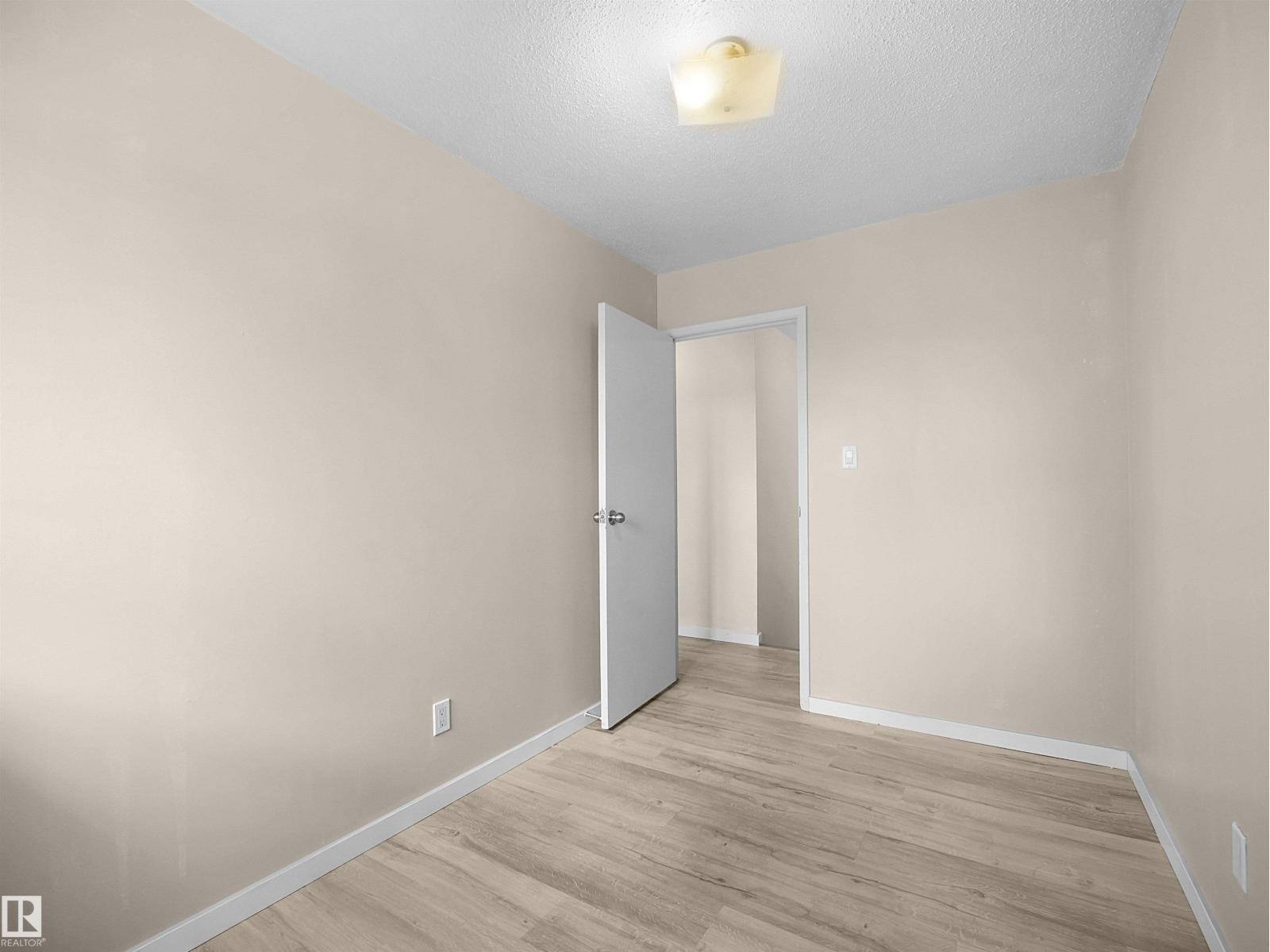#4 14110 80 ST NW — photo 17