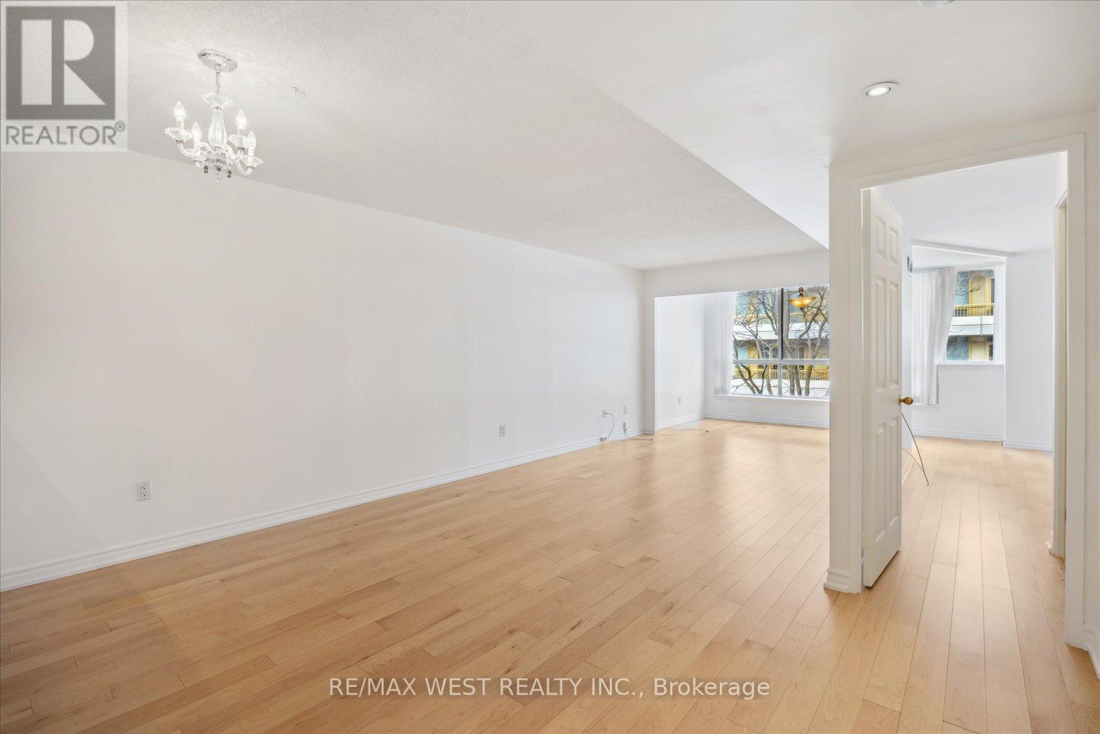Very Bright & Open Living Space - 865 Sq Ft