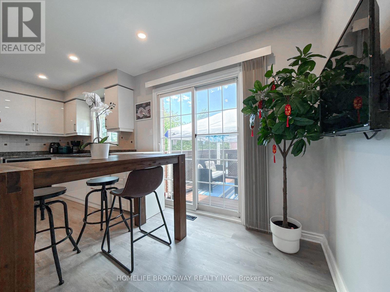 90 CHAPMAN DRIVE - 22
