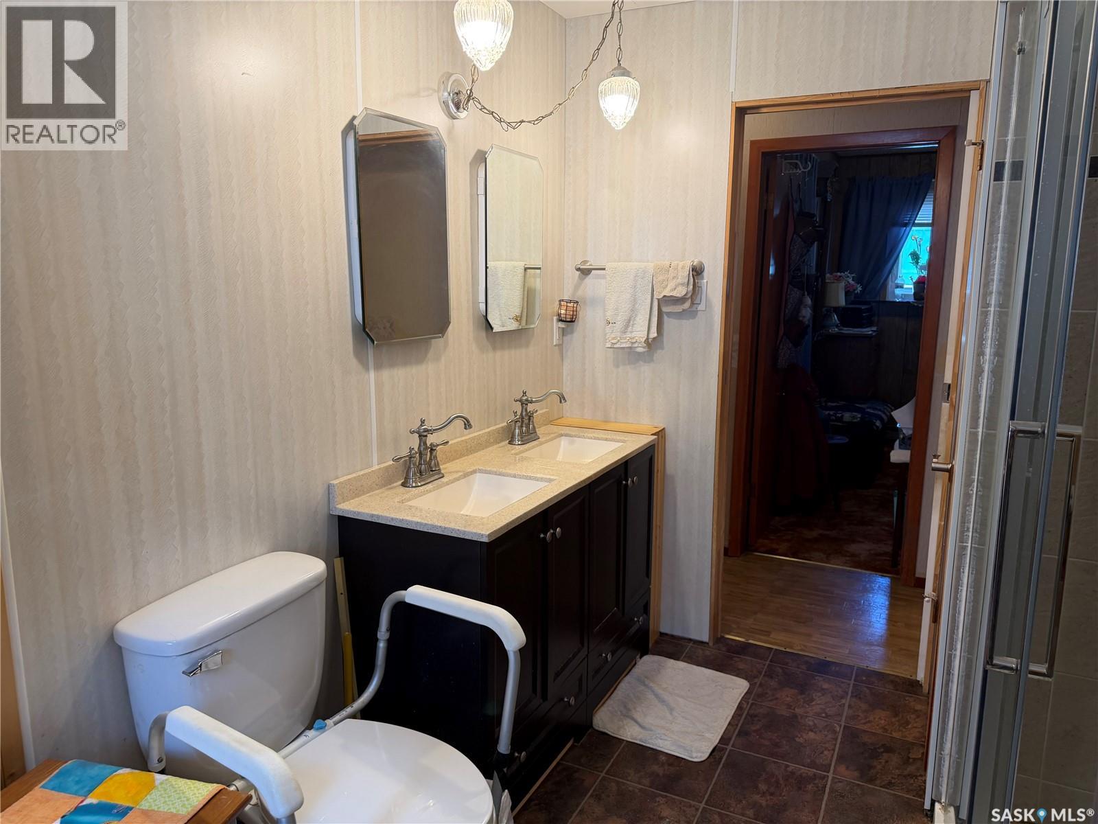 205 Pipestone AVENUE - 13