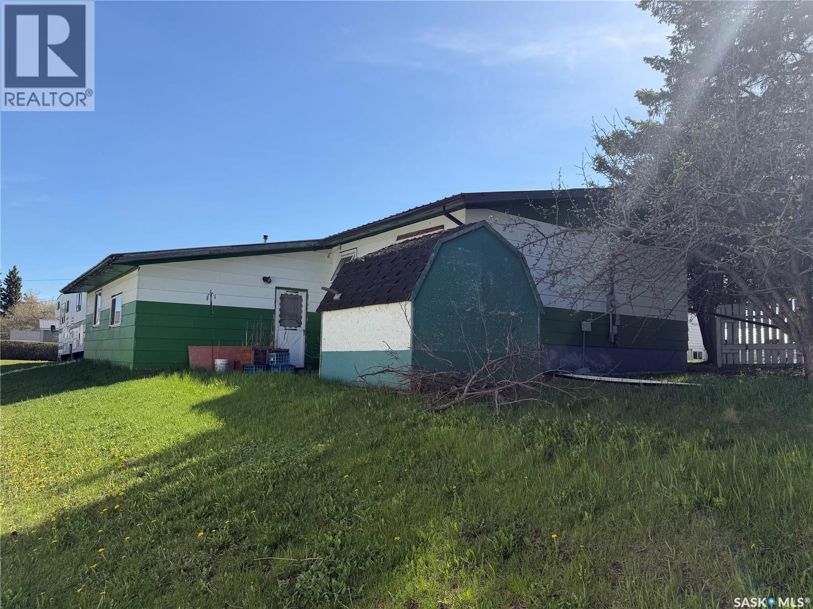 205 Pipestone AVENUE - 3