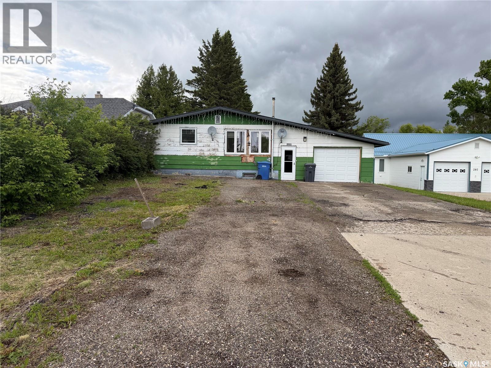 205 Pipestone AVENUE - 30