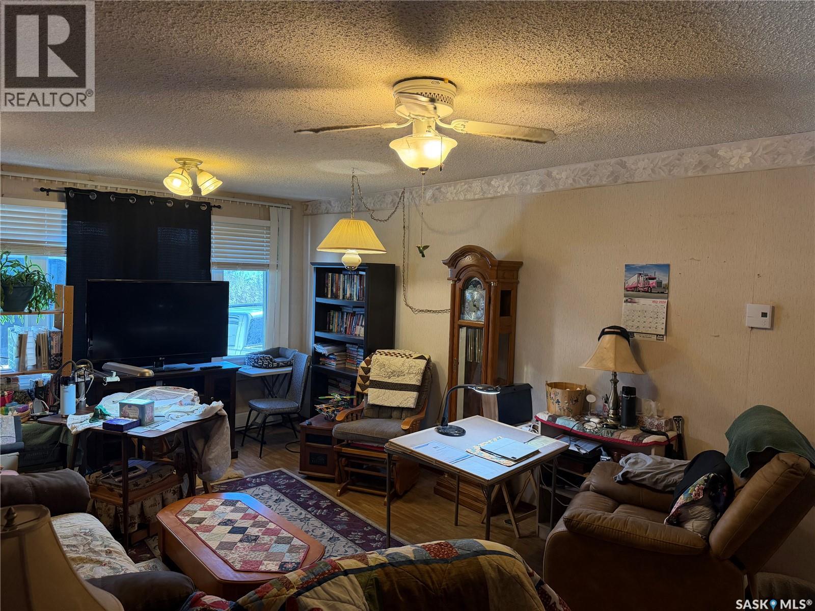 205 Pipestone AVENUE - 9