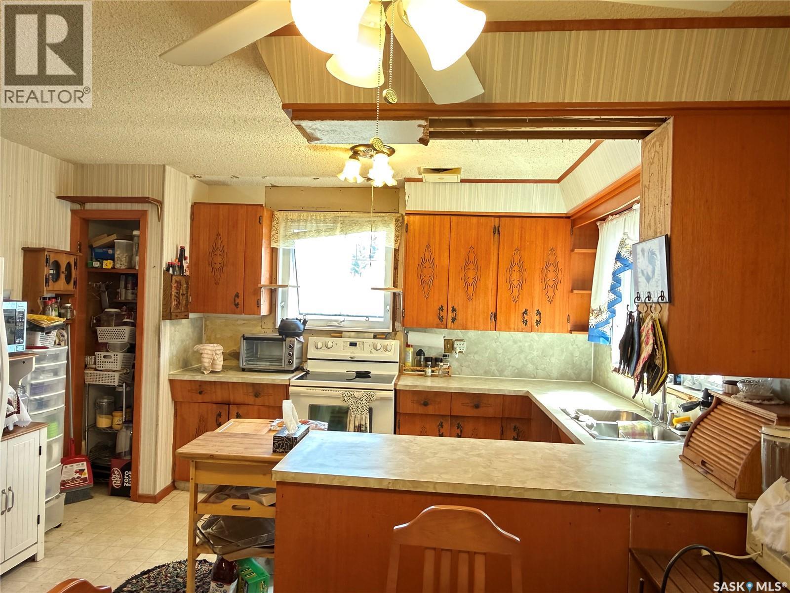 205 Pipestone AVENUE - 4