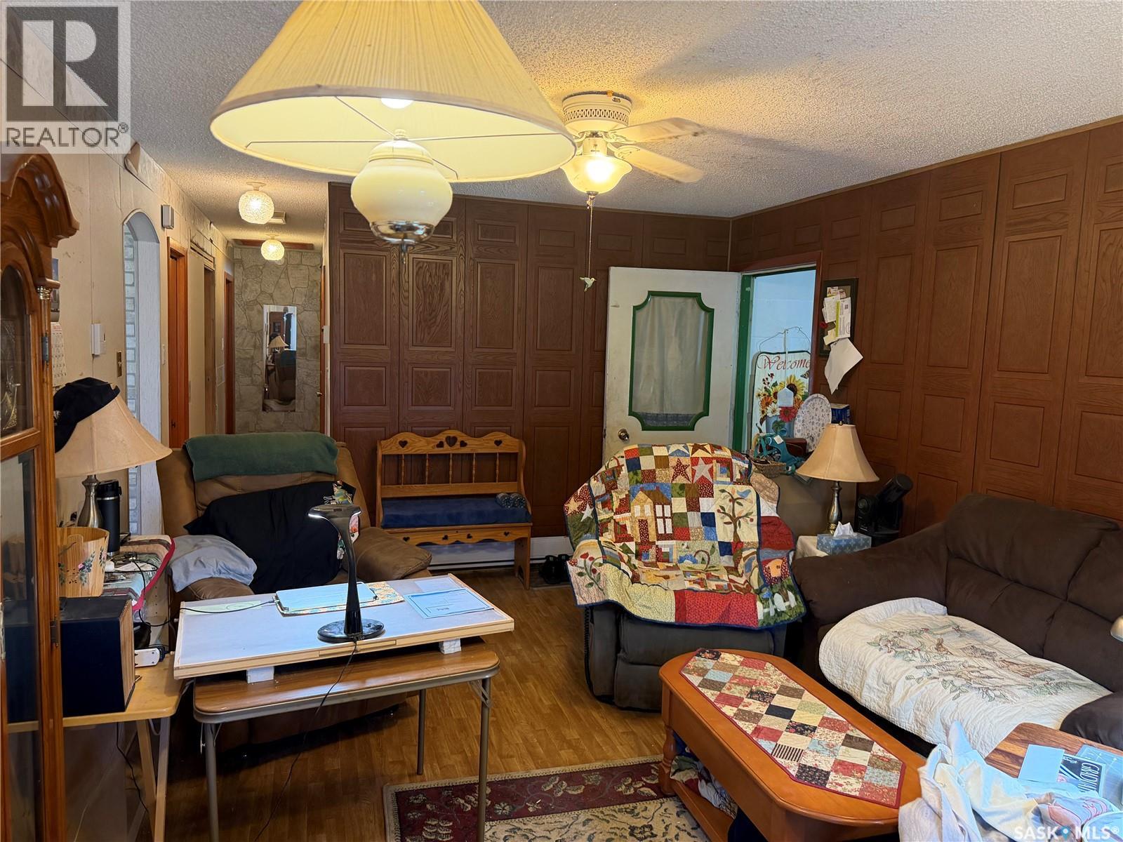 205 Pipestone AVENUE - 10